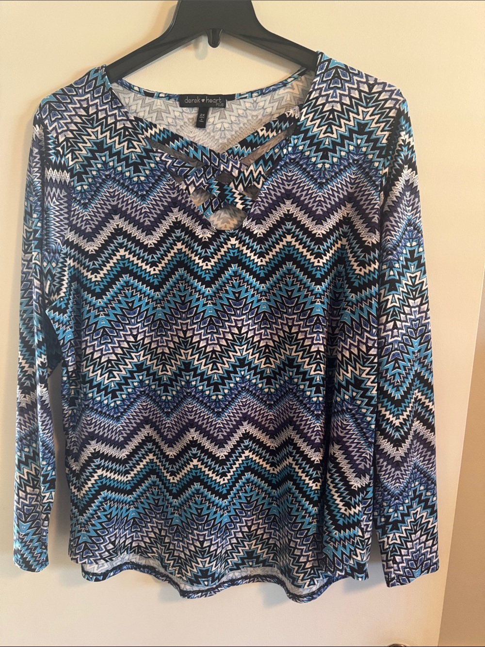 Derek Heart Navy & Blue Zigzag Ring-Front Long Sleeve Top
